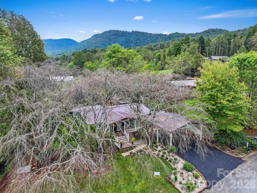 12 Timbers Edge Lane, Fairview, NC 28730.  MLS# CAR4387395, YatesRealty ID 8294. 