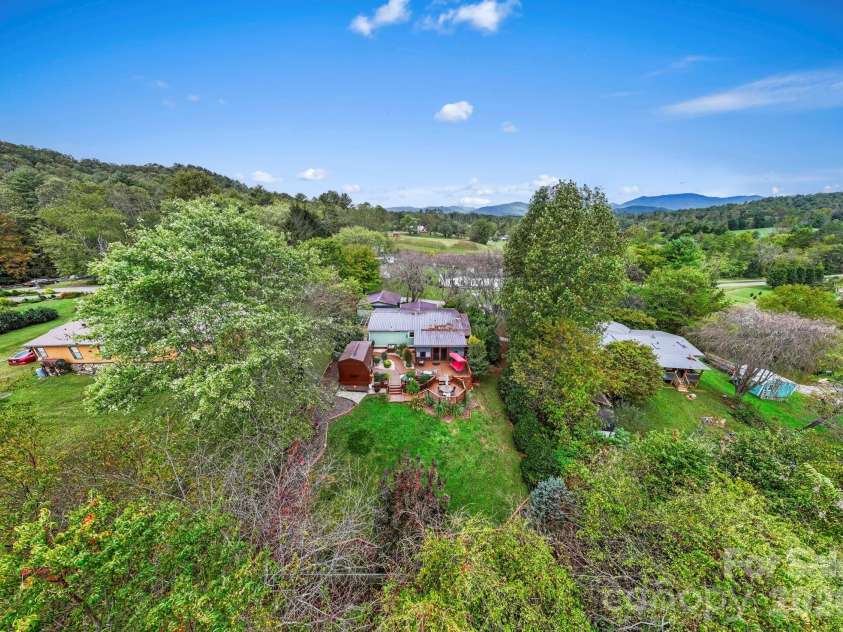 12 Timbers Edge Lane, Fairview, NC 28730.  MLS# CAR4387395, YatesRealty ID 8294. 