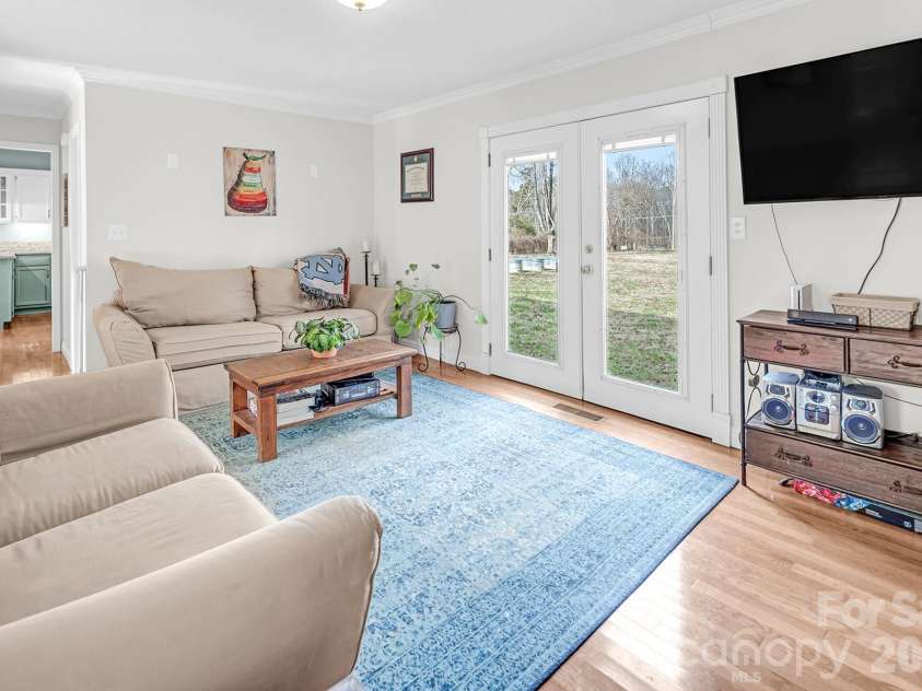 8550 Cottonwood Trail, Concord, NC 28027.  MLS# CAR4342361, YatesRealty ID 8295. Living room