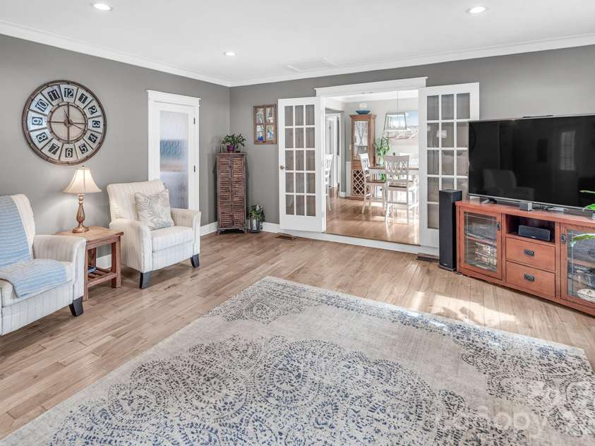 8550 Cottonwood Trail, Concord, NC 28027.  MLS# CAR4342361, YatesRealty ID 8295. Open to breakfast area and kitchen