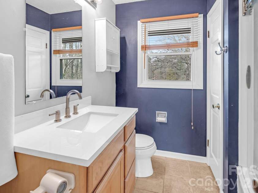 8550 Cottonwood Trail, Concord, NC 28027.  MLS# CAR4342361, YatesRealty ID 8295. Upstairs bathroom