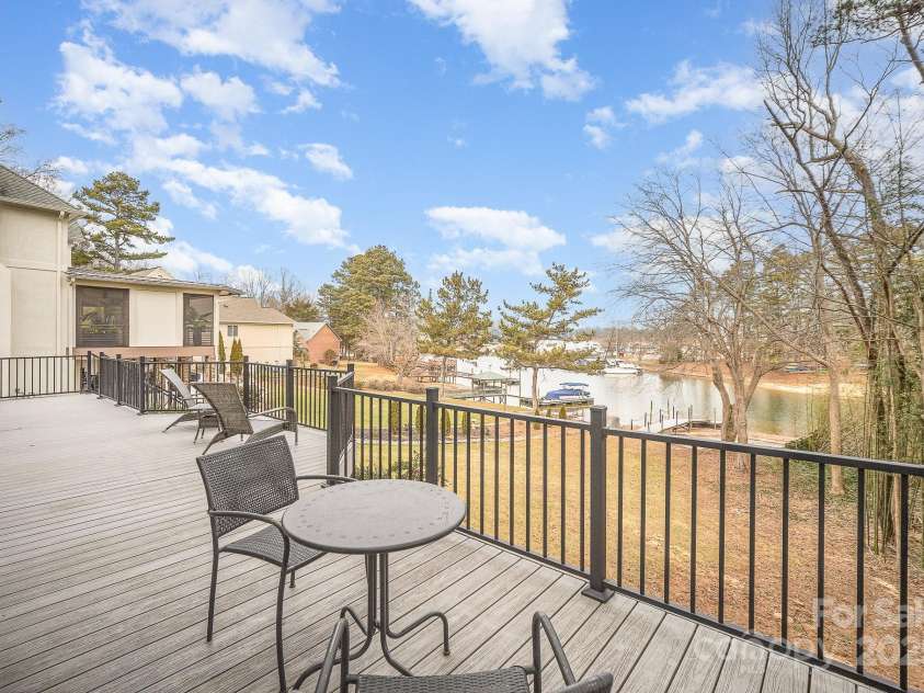 20105 Chapel Point Lane, Cornelius, NC 28031.  MLS# CAR4225021, YatesRealty ID 8296. 