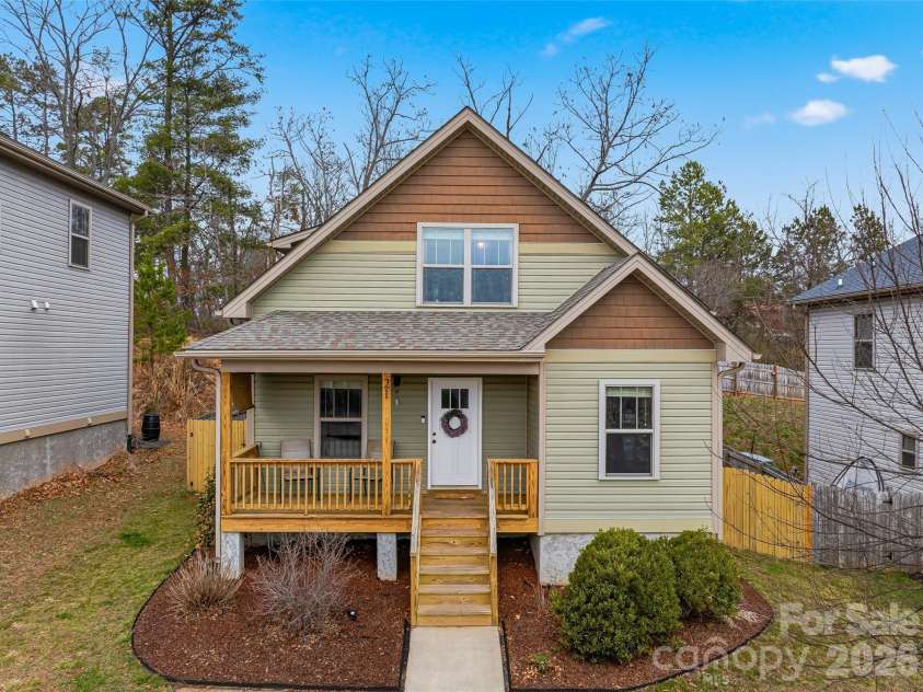21 Yarrow Meadow Road, Weaverville, NC 28787.  MLS# CAR4352433, YatesRealty ID 8296. 