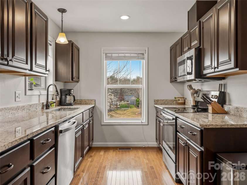 21 Yarrow Meadow Road, Weaverville, NC 28787.  MLS# CAR4352433, YatesRealty ID 8296. 