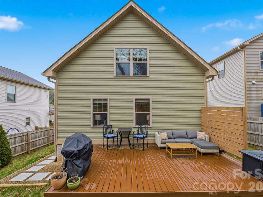 21 Yarrow Meadow Road, Weaverville, NC 28787.  MLS# CAR4352433, YatesRealty ID 8296. 