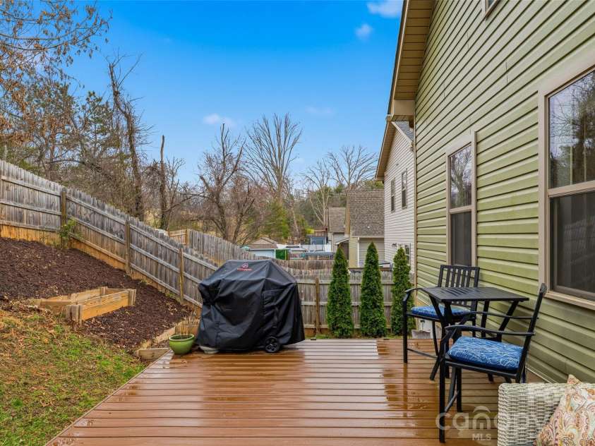 21 Yarrow Meadow Road, Weaverville, NC 28787.  MLS# CAR4352433, YatesRealty ID 8296. 