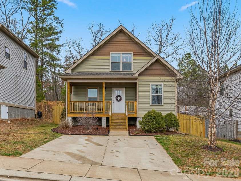21 Yarrow Meadow Road, Weaverville, NC 28787.  MLS# CAR4352433, YatesRealty ID 8296. 
