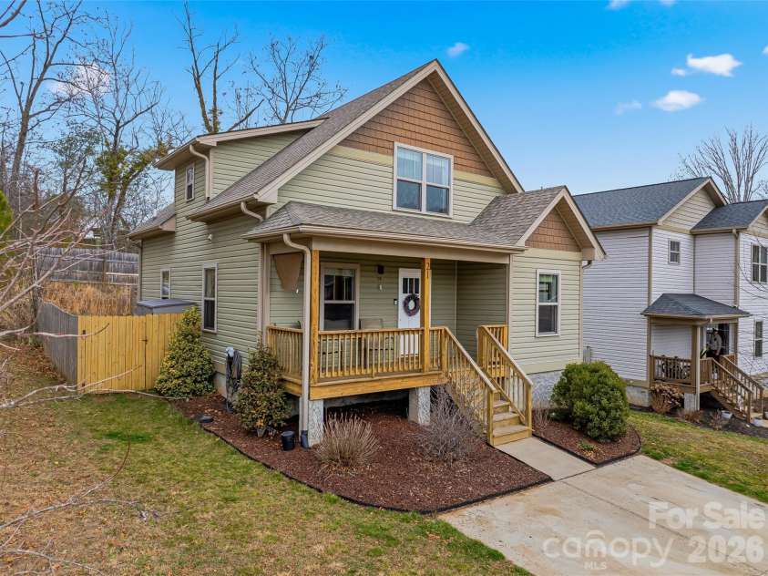 21 Yarrow Meadow Road, Weaverville, NC 28787.  MLS# CAR4352433, YatesRealty ID 8296. 