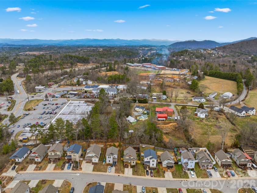 21 Yarrow Meadow Road, Weaverville, NC 28787.  MLS# CAR4352433, YatesRealty ID 8296. 