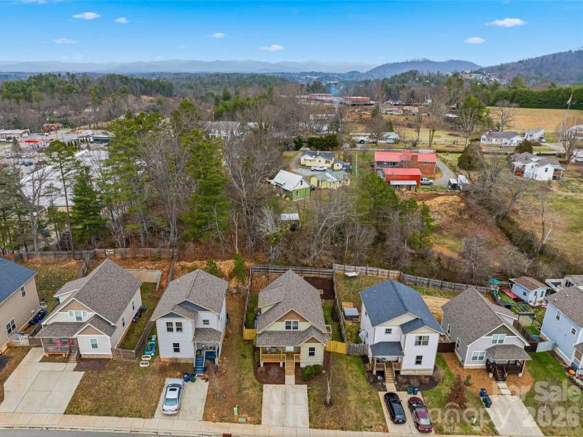 21 Yarrow Meadow Road, Weaverville, NC 28787.  MLS# CAR4352433, YatesRealty ID 8296. 