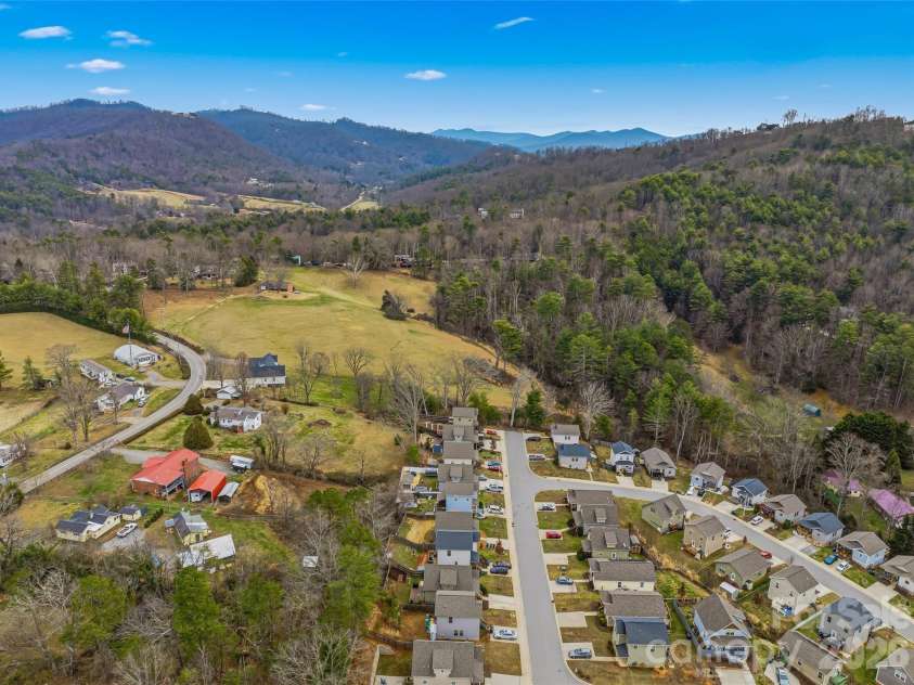 21 Yarrow Meadow Road, Weaverville, NC 28787.  MLS# CAR4352433, YatesRealty ID 8296. 