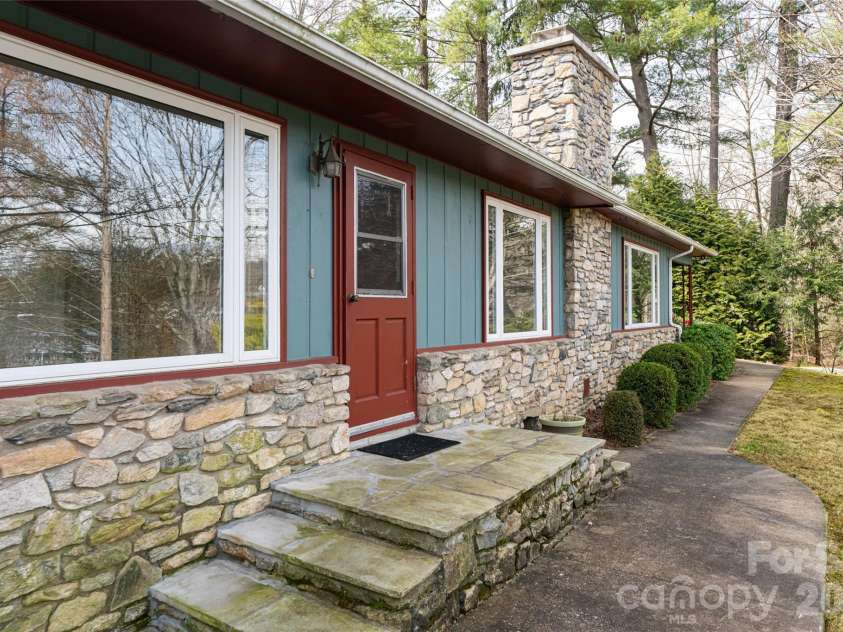 180 Lakewood Drive, Asheville, NC 28803.  MLS# CAR4341073, YatesRealty ID 8297. 1 Bedroom Front Porch