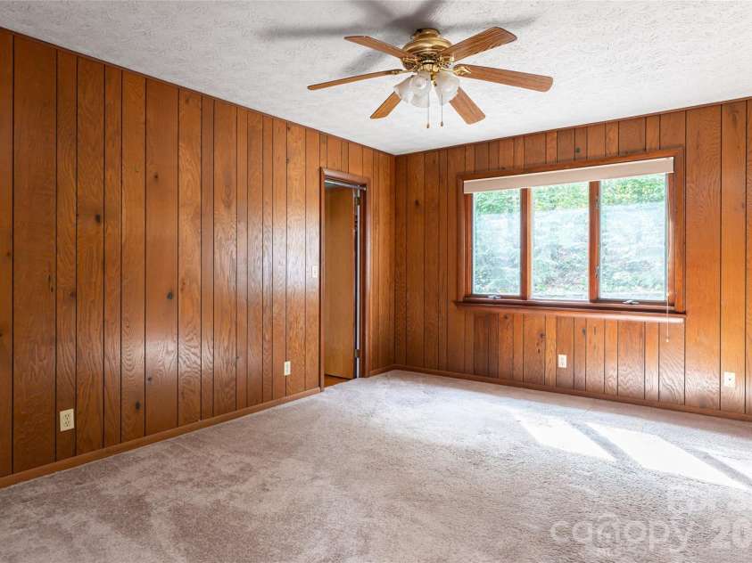 180 Lakewood Drive, Asheville, NC 28803.  MLS# CAR4341073, YatesRealty ID 8297. 2 Bedroom Apt | 2nd Bedroom with Walk In Closet