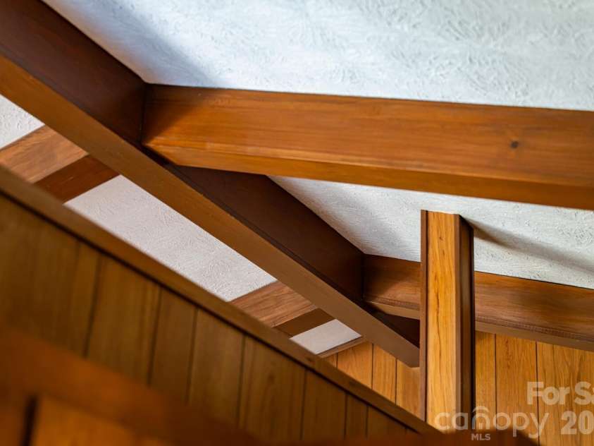 180 Lakewood Drive, Asheville, NC 28803.  MLS# CAR4341073, YatesRealty ID 8297. 2 Bedroom | Arch Detail