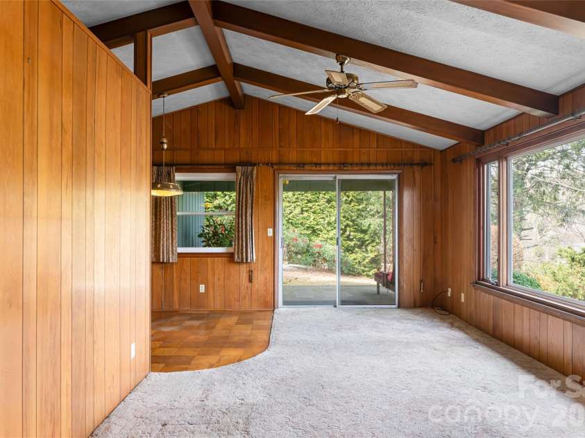 180 Lakewood Drive, Asheville, NC 28803.  MLS# CAR4341073, YatesRealty ID 8297. 2 Bedroom Living Area
