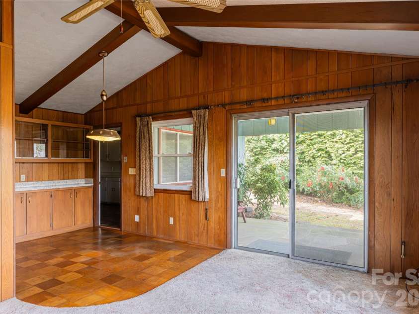 180 Lakewood Drive, Asheville, NC 28803.  MLS# CAR4341073, YatesRealty ID 8297. 2 Bedroom Living to Dining