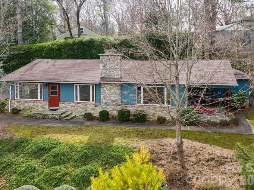 180 Lakewood Drive, Asheville, NC 28803.  MLS# CAR4341073, YatesRealty ID 8297. Front of Home