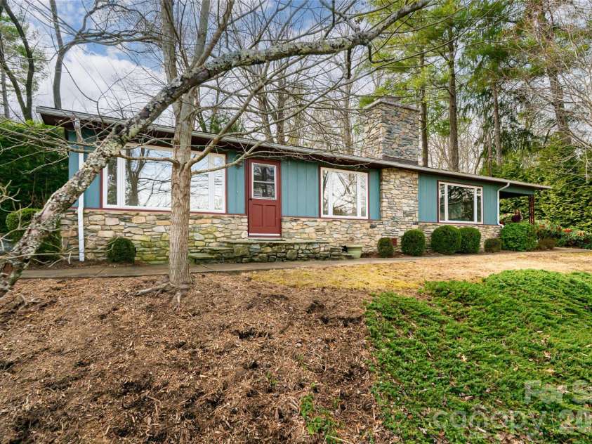 180 Lakewood Drive, Asheville, NC 28803.  MLS# CAR4341073, YatesRealty ID 8297. Front of Home