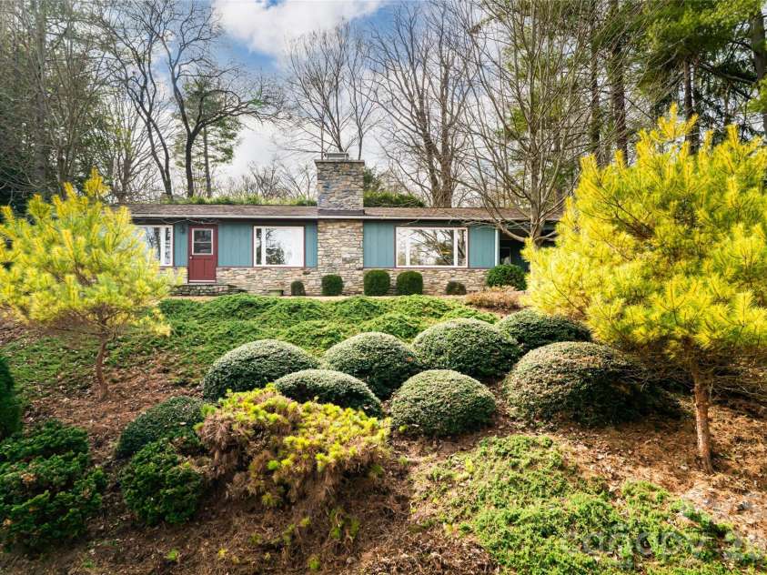180 Lakewood Drive, Asheville, NC 28803.  MLS# CAR4341073, YatesRealty ID 8297. Front of Home with Mature Landscaping