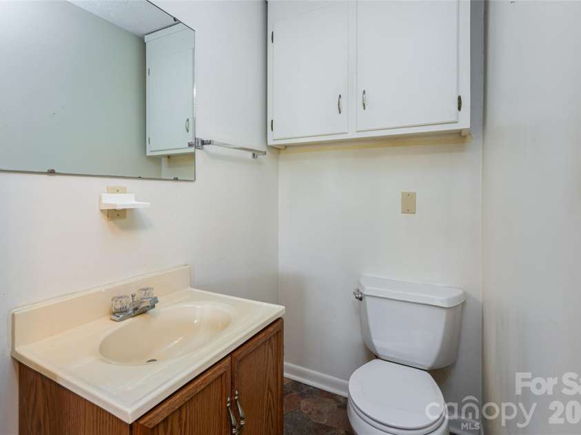 180 Lakewood Drive, Asheville, NC 28803.  MLS# CAR4341073, YatesRealty ID 8297. Half Bath