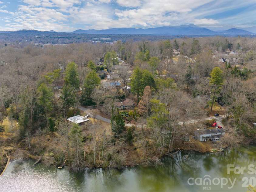 180 Lakewood Drive, Asheville, NC 28803.  MLS# CAR4341073, YatesRealty ID 8297. Home Above Lake