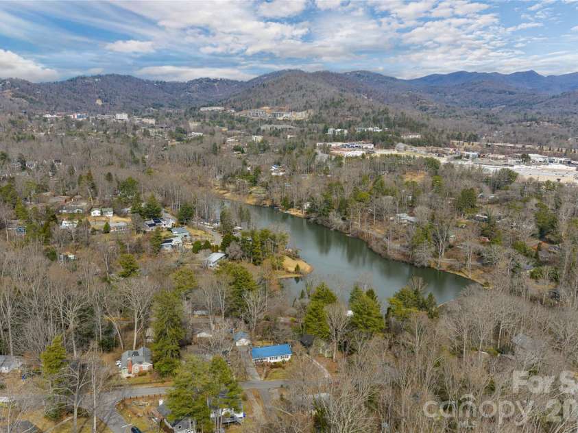 180 Lakewood Drive, Asheville, NC 28803.  MLS# CAR4341073, YatesRealty ID 8297. Overview of Kenilworth Lake