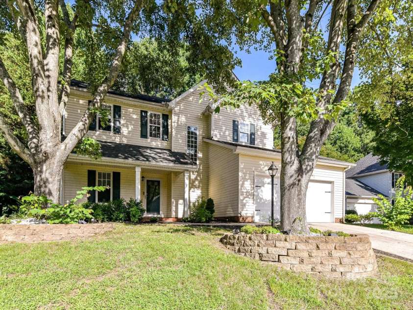 6027 Edinmeadow Lane, Charlotte, NC 28269.  MLS# CAR4284347, YatesRealty ID 8297. 