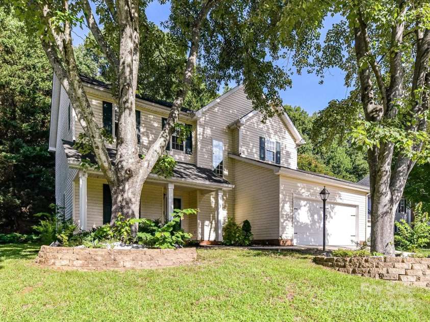 6027 Edinmeadow Lane, Charlotte, NC 28269.  MLS# CAR4284347, YatesRealty ID 8297. 