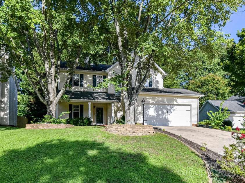 6027 Edinmeadow Lane, Charlotte, NC 28269.  MLS# CAR4284347, YatesRealty ID 8297. 