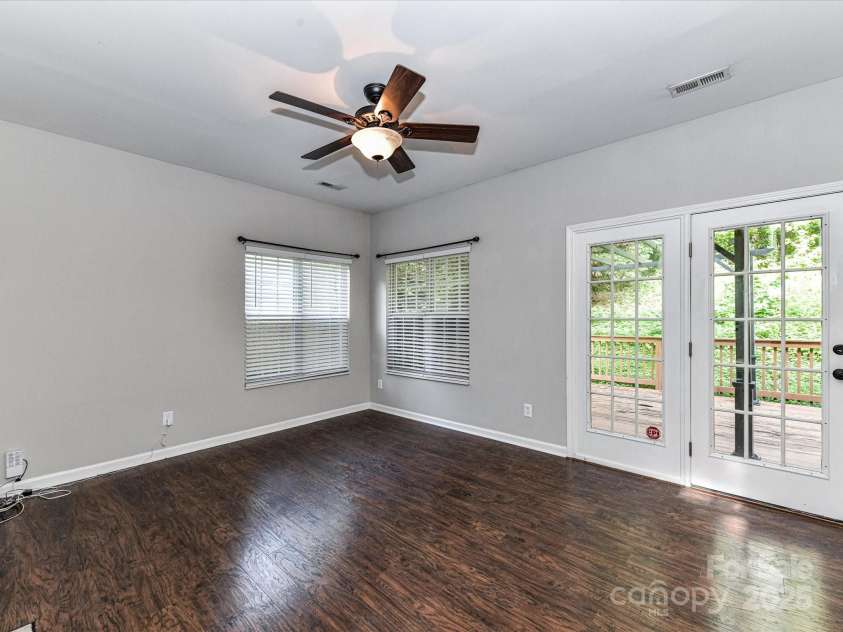 6027 Edinmeadow Lane, Charlotte, NC 28269.  MLS# CAR4284347, YatesRealty ID 8297. 
