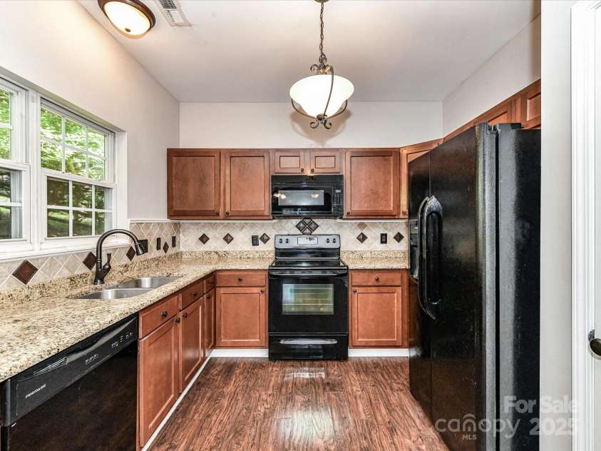 6027 Edinmeadow Lane, Charlotte, NC 28269.  MLS# CAR4284347, YatesRealty ID 8297. 
