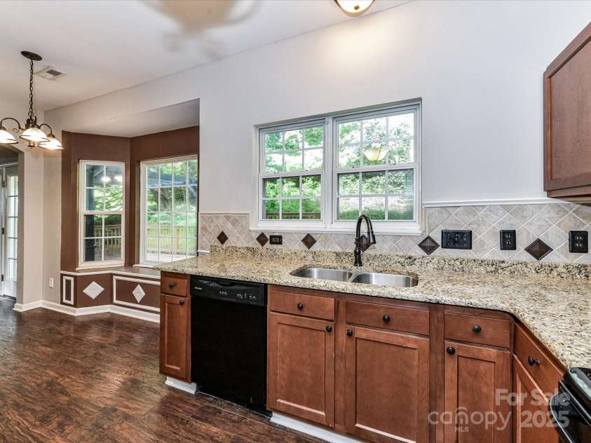 6027 Edinmeadow Lane, Charlotte, NC 28269.  MLS# CAR4284347, YatesRealty ID 8297. 