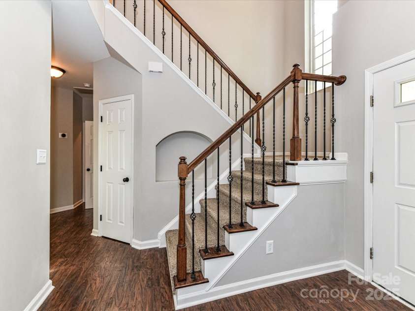 6027 Edinmeadow Lane, Charlotte, NC 28269.  MLS# CAR4284347, YatesRealty ID 8297. 
