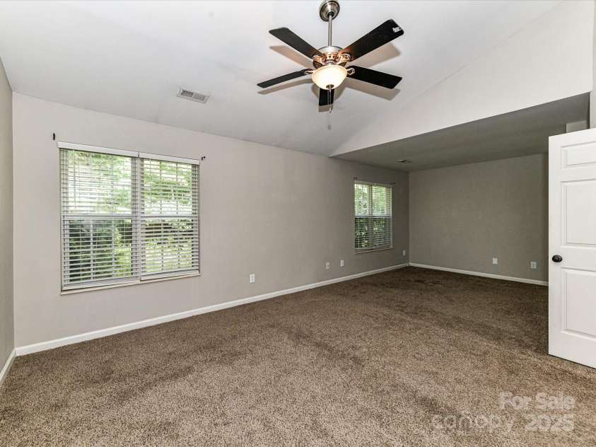 6027 Edinmeadow Lane, Charlotte, NC 28269.  MLS# CAR4284347, YatesRealty ID 8297. 