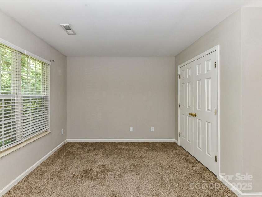 6027 Edinmeadow Lane, Charlotte, NC 28269.  MLS# CAR4284347, YatesRealty ID 8297. 