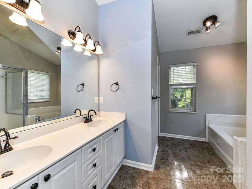 6027 Edinmeadow Lane, Charlotte, NC 28269.  MLS# CAR4284347, YatesRealty ID 8297. 