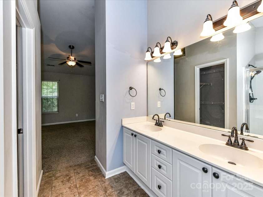 6027 Edinmeadow Lane, Charlotte, NC 28269.  MLS# CAR4284347, YatesRealty ID 8297. 