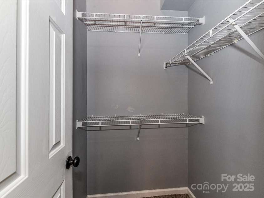 6027 Edinmeadow Lane, Charlotte, NC 28269.  MLS# CAR4284347, YatesRealty ID 8297. 