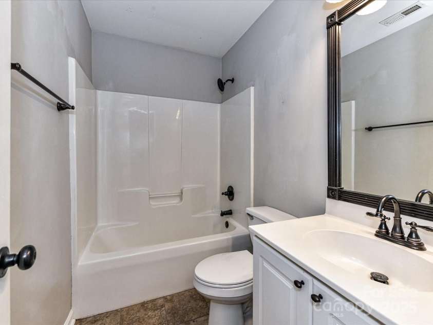 6027 Edinmeadow Lane, Charlotte, NC 28269.  MLS# CAR4284347, YatesRealty ID 8297. 