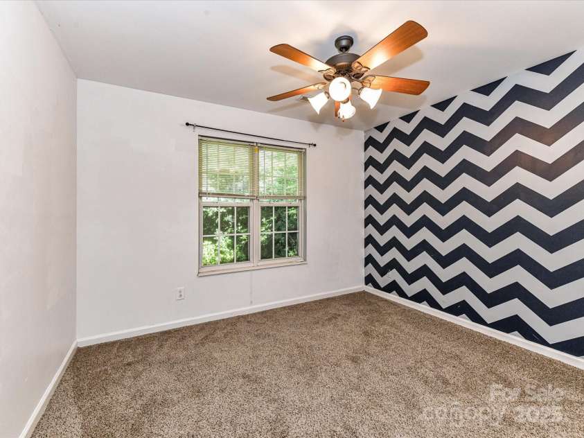 6027 Edinmeadow Lane, Charlotte, NC 28269.  MLS# CAR4284347, YatesRealty ID 8297. 