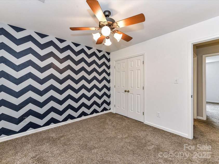 6027 Edinmeadow Lane, Charlotte, NC 28269.  MLS# CAR4284347, YatesRealty ID 8297. 