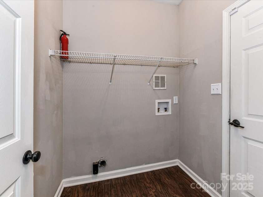 6027 Edinmeadow Lane, Charlotte, NC 28269.  MLS# CAR4284347, YatesRealty ID 8297. 