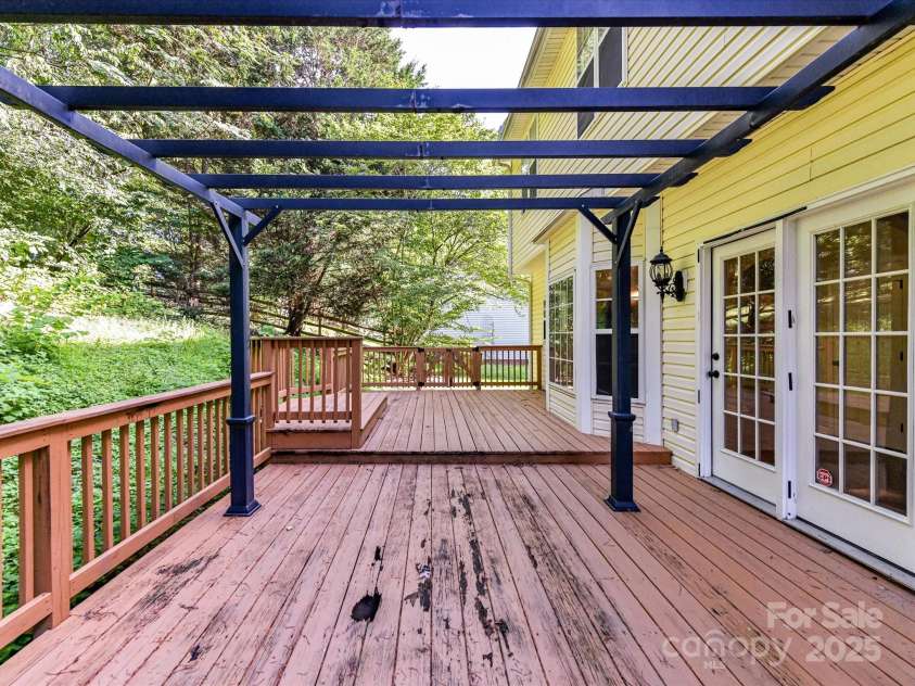 6027 Edinmeadow Lane, Charlotte, NC 28269.  MLS# CAR4284347, YatesRealty ID 8297. 