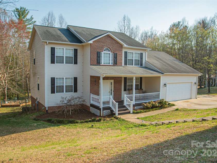 200 Winding Creek Drive, Morganton, NC 28655.  MLS# CAR4232037, YatesRealty ID 8298. 