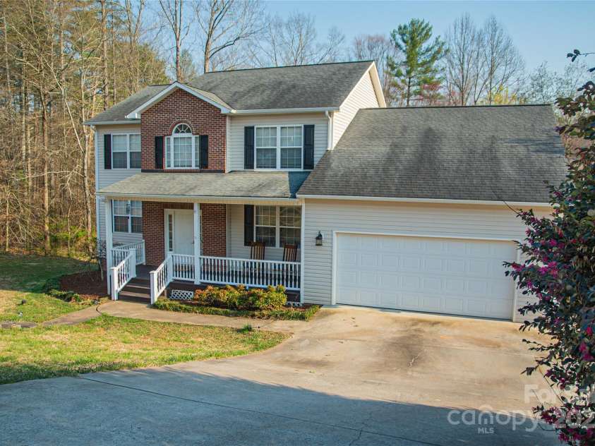 200 Winding Creek Drive, Morganton, NC 28655.  MLS# CAR4232037, YatesRealty ID 8298. 