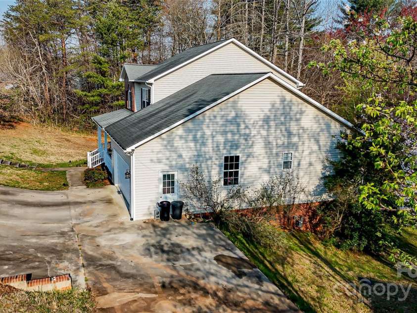 200 Winding Creek Drive, Morganton, NC 28655.  MLS# CAR4232037, YatesRealty ID 8298. 