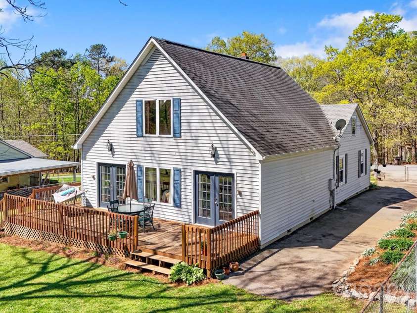 112 11th Street, Hildebran, NC 28637.  MLS# CAR4245472, YatesRealty ID 8299. 