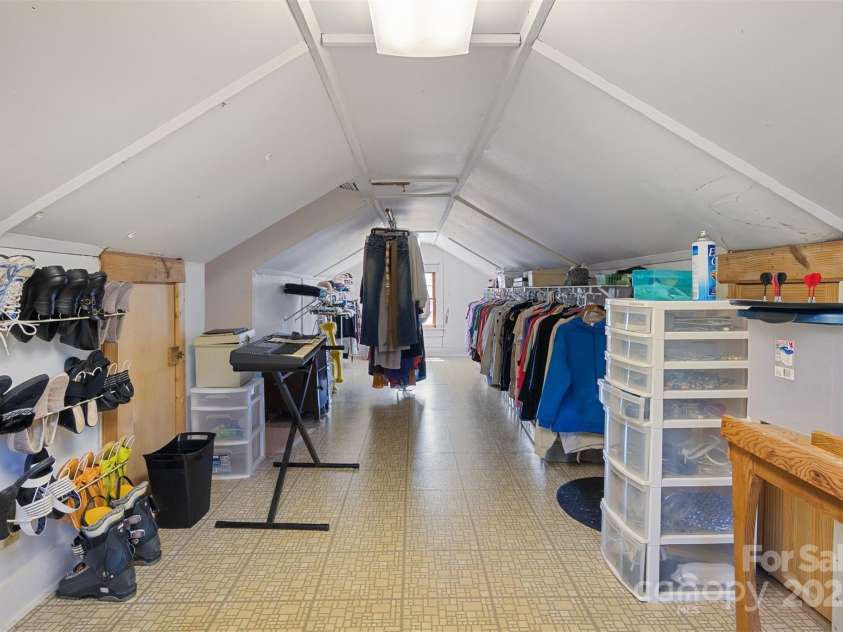 112 11th Street, Hildebran, NC 28637.  MLS# CAR4245472, YatesRealty ID 8299. 