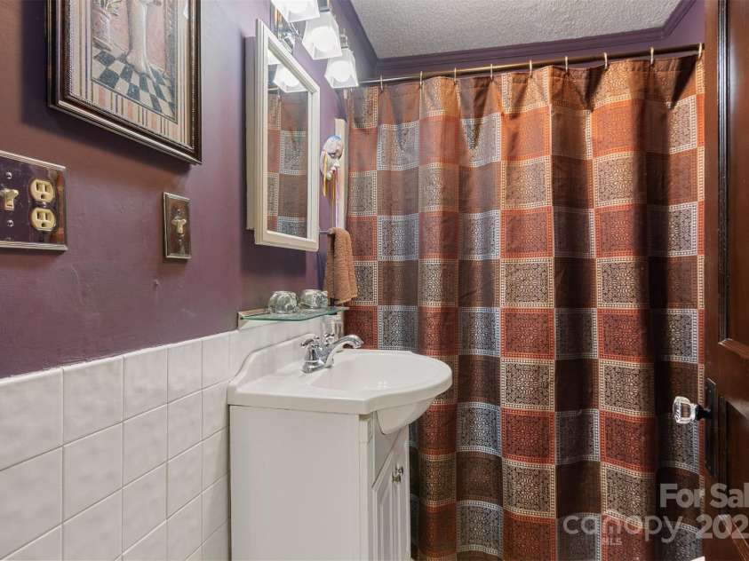 112 11th Street, Hildebran, NC 28637.  MLS# CAR4245472, YatesRealty ID 8299. 