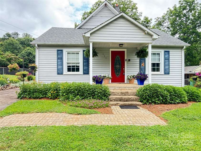 112 11th Street, Hildebran, NC 28637.  MLS# CAR4245472, YatesRealty ID 8299. 